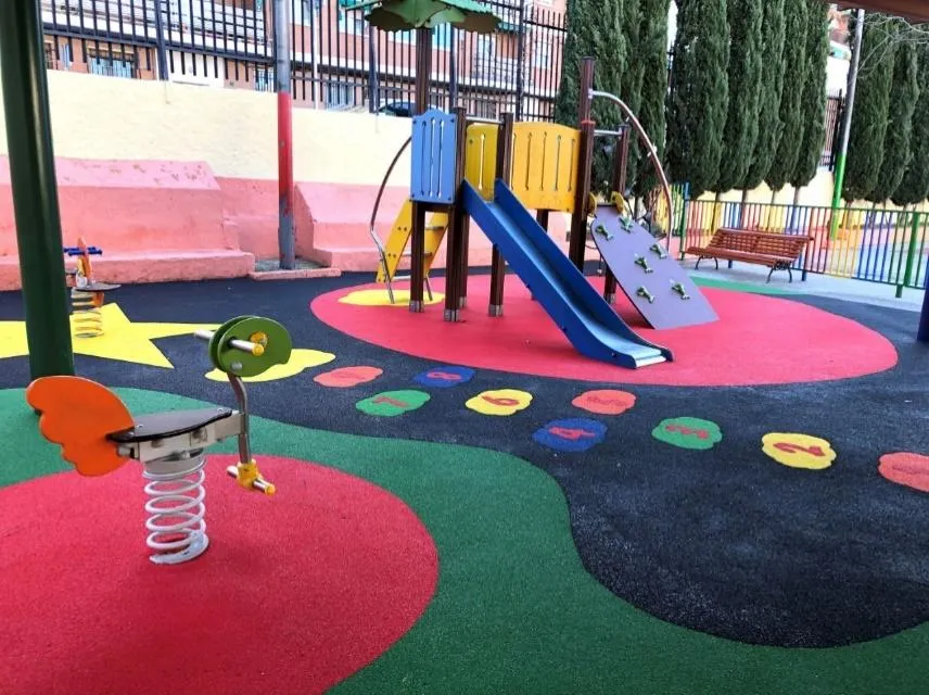 Aplicación del caucho reciclado: Áreas infantiles y parques